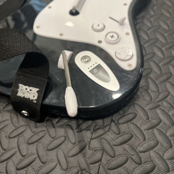 Rock Band Harmonix NWGTS2 Fender Stratocaster Guitar Wii Nintendo XBOX No Dongle - Picture 4 of 7